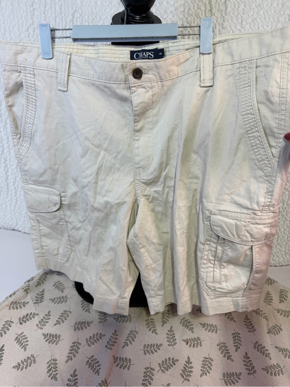 Chaps Men's Light Cream Cargo Shorts